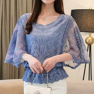 Blusa com Detalhes de Renda